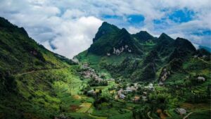 Toàn cảnh Hà Giang giữa núi đá và đường đèo