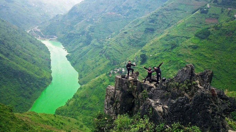 Đèo Mã Pí Lèng dài bao nhiêu km?