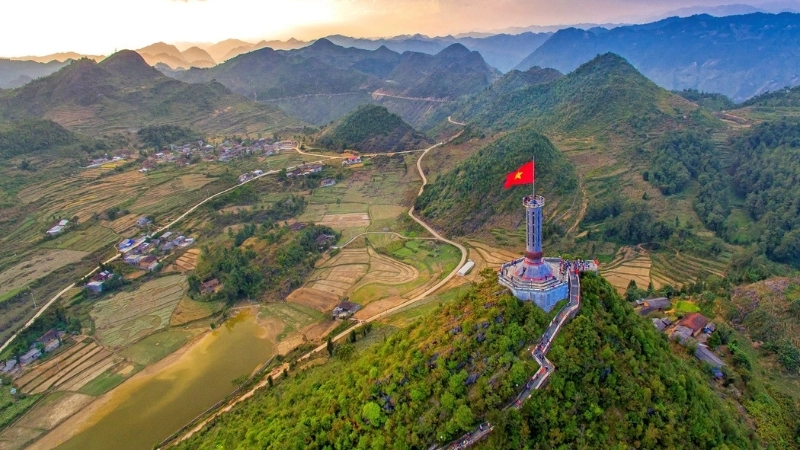 Ngắm Hoa Tam Giác Mạch Lũng Cú: Kinh Nghiệm Cần Biết Cho Phượt Thủ 3 Hướng dẫn chi tiết đường lên Lũng Cú
