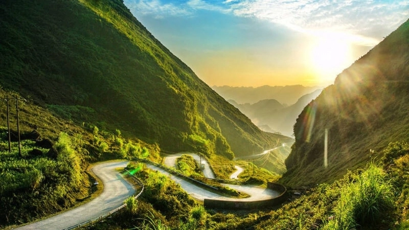 Quy tắc sinh tồn khi chạy xe vượt đèo Khánh Lê